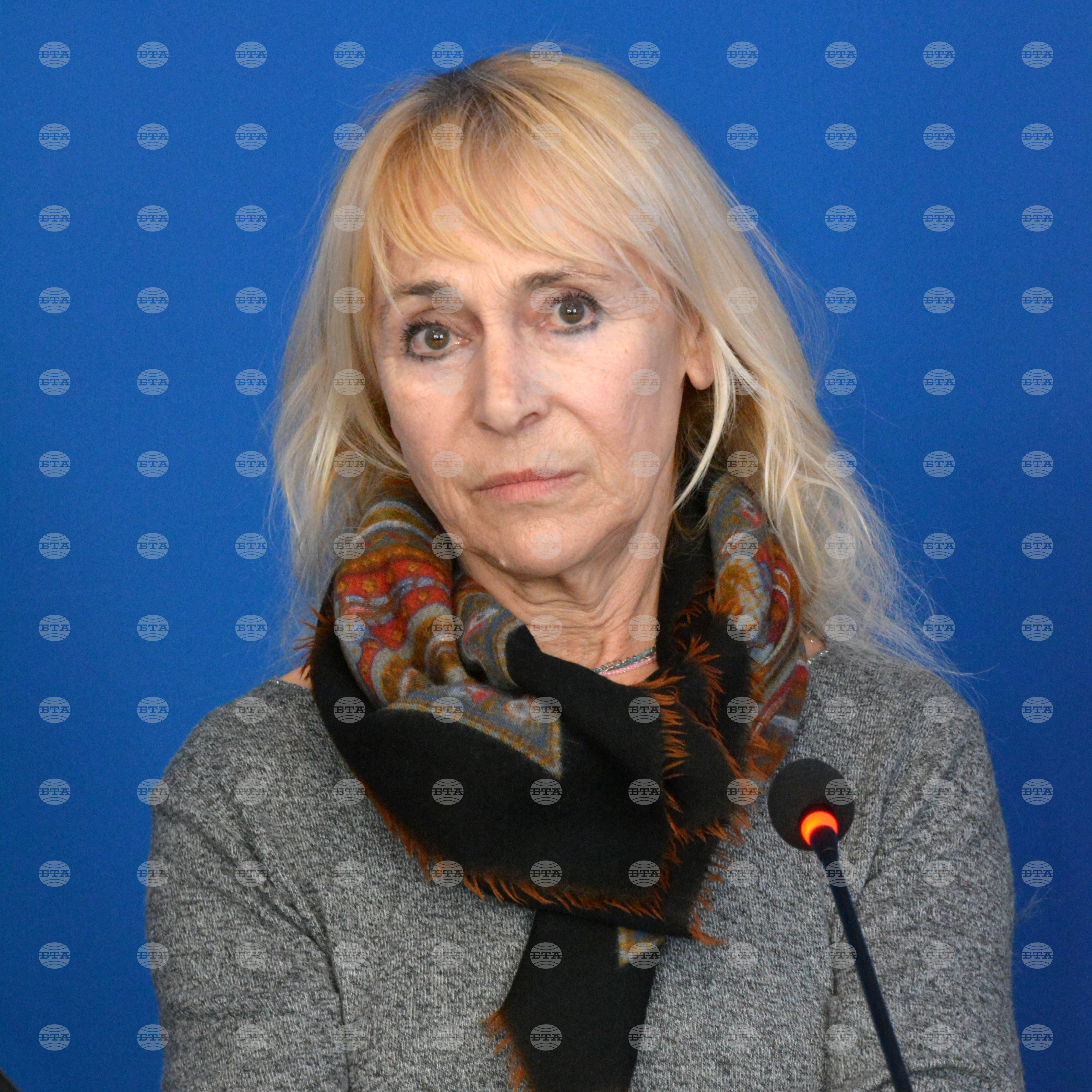 Национален пресклуб на БТА Русе - изложба „Живопис и скулптура" - пресконференция - Долорес Атанасова-Здравкова