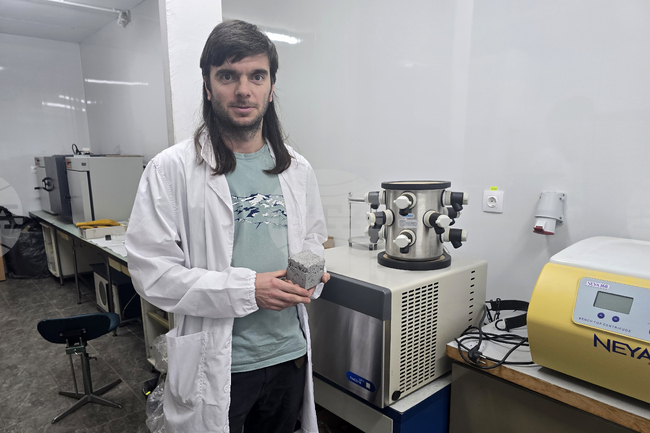 Институт по минералогия и кристалография - нов тип цимент - представяне