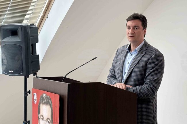 Ние говорим за реформи на цели системи, а другите - за компенсации или промоции, каза лидерът на БСП Крум Зарков в Самоков