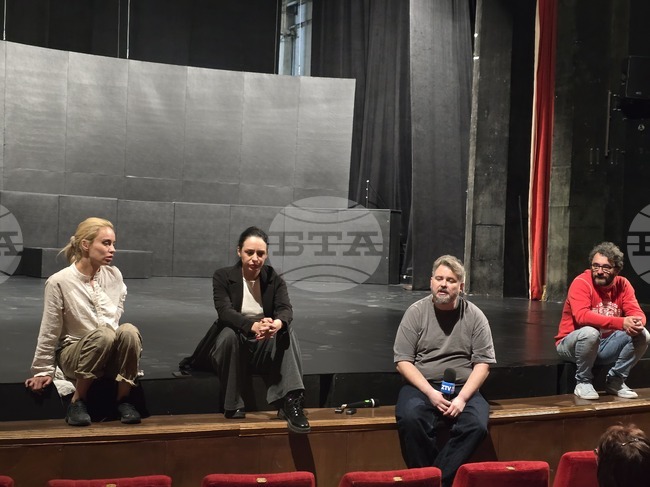 Постановката "Картини от една екзекуция" на плевенския Драматично-куклен театър "Иван Радоев" ще бъде представена премиерно на 18 април