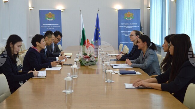 Innovation Minister, Chinese Ambassador Discuss Options for Developing Bilateral Ties in Investment Field