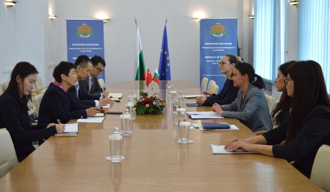 Innovation Minister, Chinese Ambassador Discuss Options for Developing Bilateral Ties in Investment Field