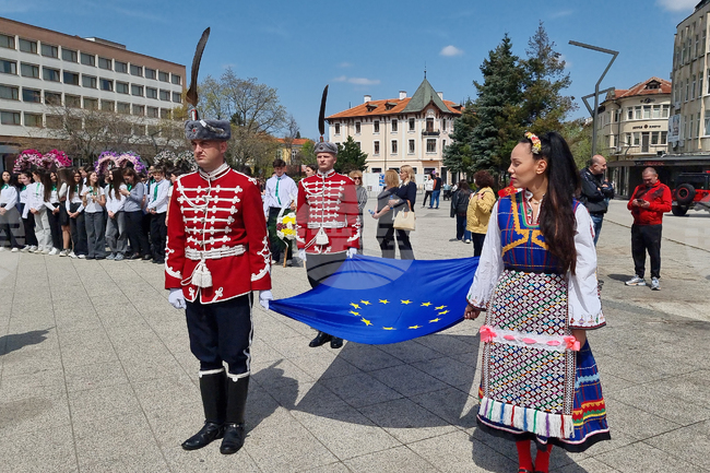 Враца - гвардейски отряд - връчване на знаме