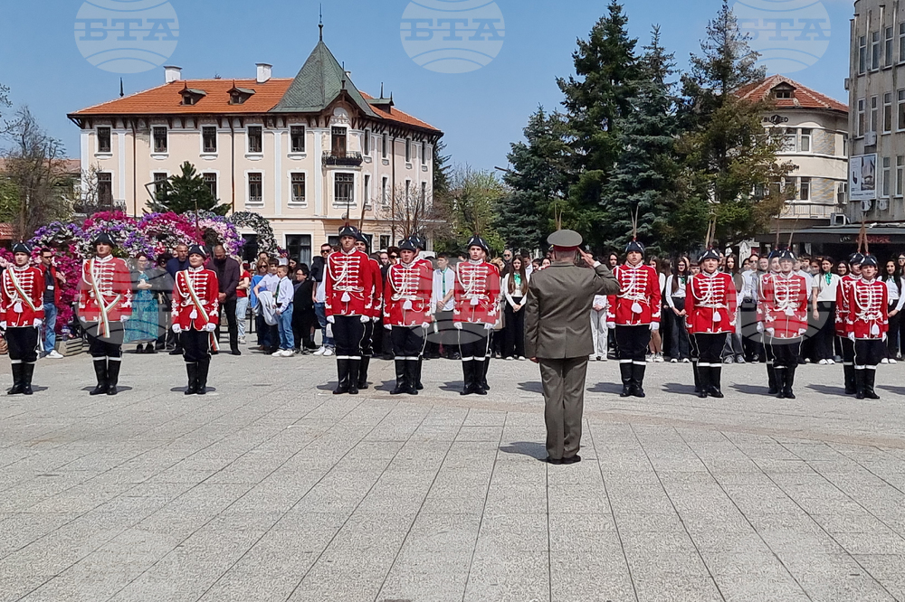 Враца - гвардейски отряд - връчване на знаме