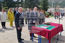 Враца - гвардейски отряд - връчване на знаме