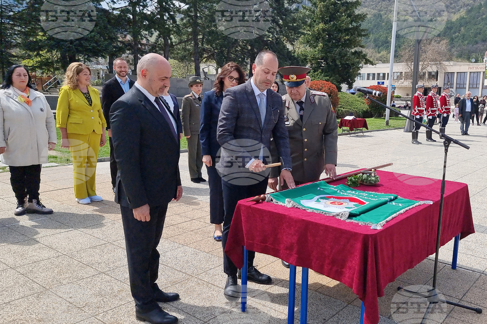 Враца - гвардейски отряд - връчване на знаме