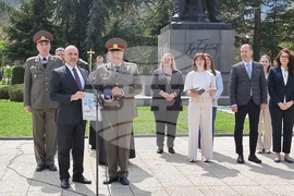Враца - гвардейски отряд - връчване на знаме