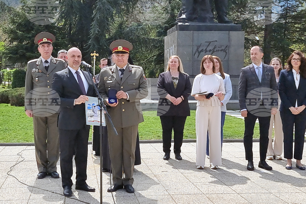 Враца - гвардейски отряд - връчване на знаме