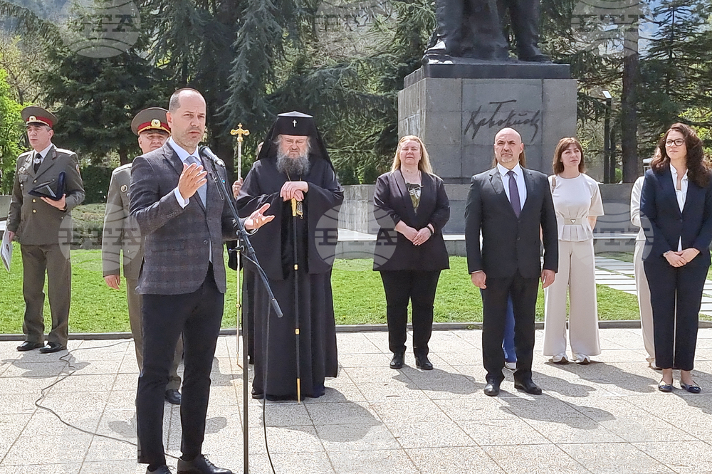 Враца - гвардейски отряд - връчване на знаме