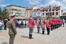 Враца - гвардейски отряд - връчване на знаме
