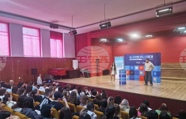 Младежи в Разград получиха здравни послания на образователна среща за репродуктивно здраве и семейно планиране