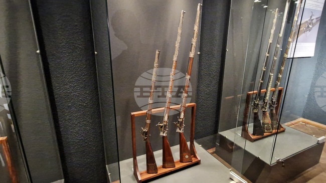 Изложбата „Оръжието на въстанието“ представя ценни образци на българското оръжейно майсторство в Троян