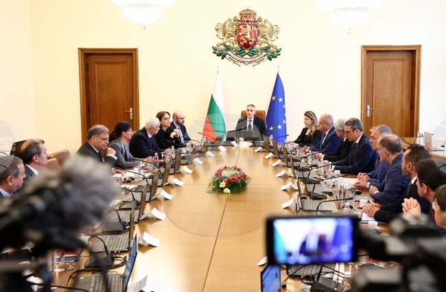 Меморандум за разбирателство между служебното правителство и инвеститор в Шумен предвижда откриването на сто работни места