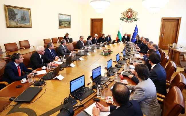 Служебното правителство отпуска над 7,5 млн. евро за строеж и ремонт на детски градини и училища, спортна база и студентски общежития