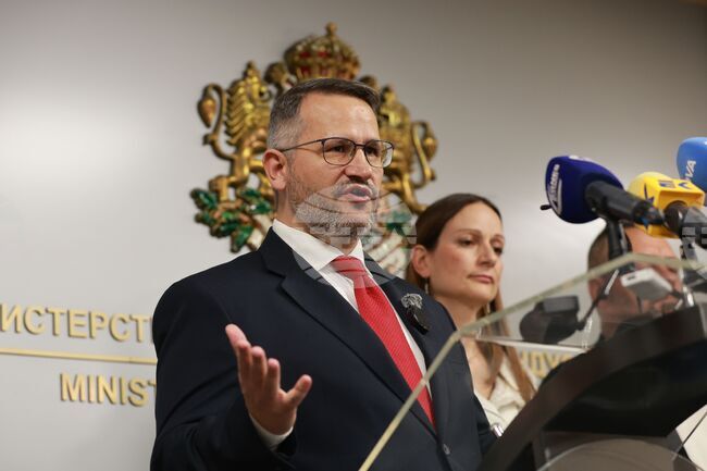 За конкретни разчети, които да комуникираме с ЕК, трябва да имаме поглед към финансовата рамка на всяка част от земеделския сектор, смята министър Христанов