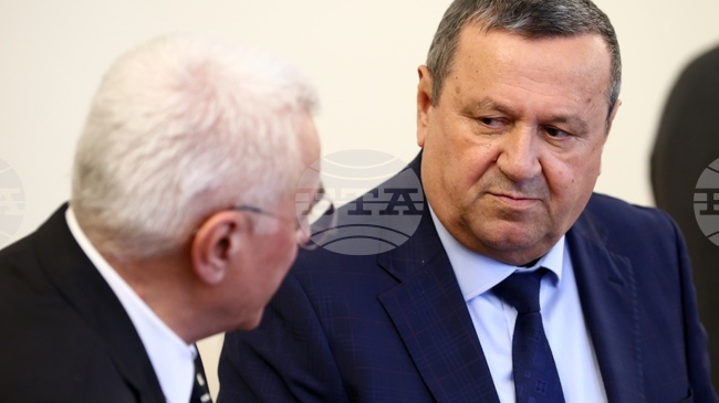 Предизвикателство пред следващото правителство е да разработи дългосрочна програма за подоходната политика, заяви министър Адемов