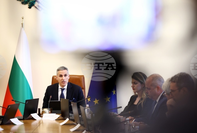 PM Demands Changes in Regulations to Address Shocking Disparities in Medicine Prices Hospitals Pay