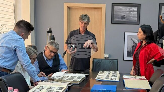 АТА: Делегация на френското Национално училище по фотография разгледа фотографския архив на АТА и се запозна с процеса на неговата дигитализация