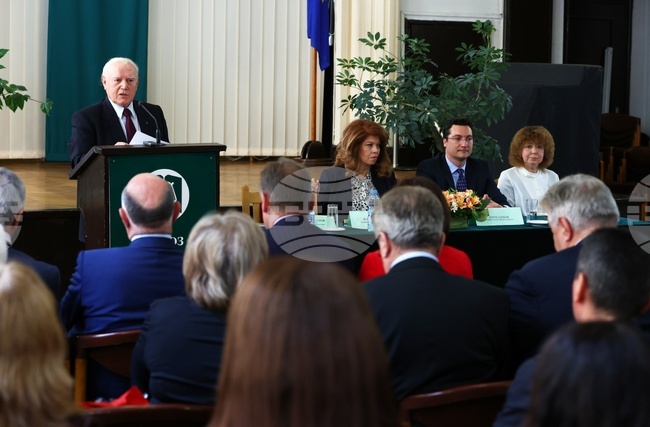 Ден на конституцията и юриста - Владислав Славов