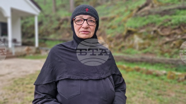 Манастирът „Св. Петка“ в пернишкия квартал „Калкас“ ще отбележи храмовия си празник и ще посрещне одежда, положена върху мощите на светицата