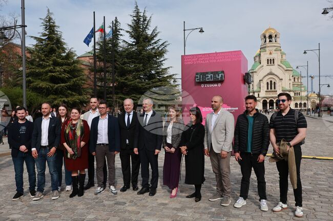 Министърът на младежта и спорта Димитър Илиев откри часовник, който отброява времето до старта на Обиколката на Италия