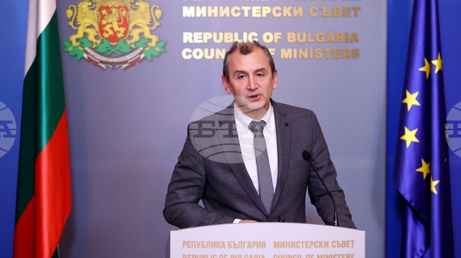 Подготвили сме мерки за справяне с установените сериозни разлики в цените на нерегистрираните лекарства, съобщи здравният министър