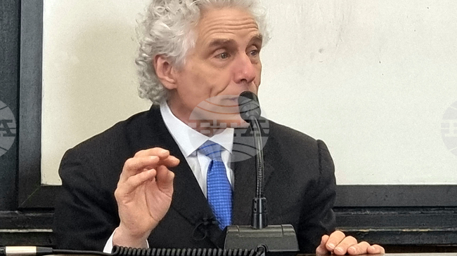 Проф. Стивън Пинкър от Харвардския университет е изключително важен изследовател и той доразвива теорията на Ноам Чомски, каза проф. Амелия Личева