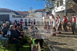 Разград - етнолог - книга - демонстрация