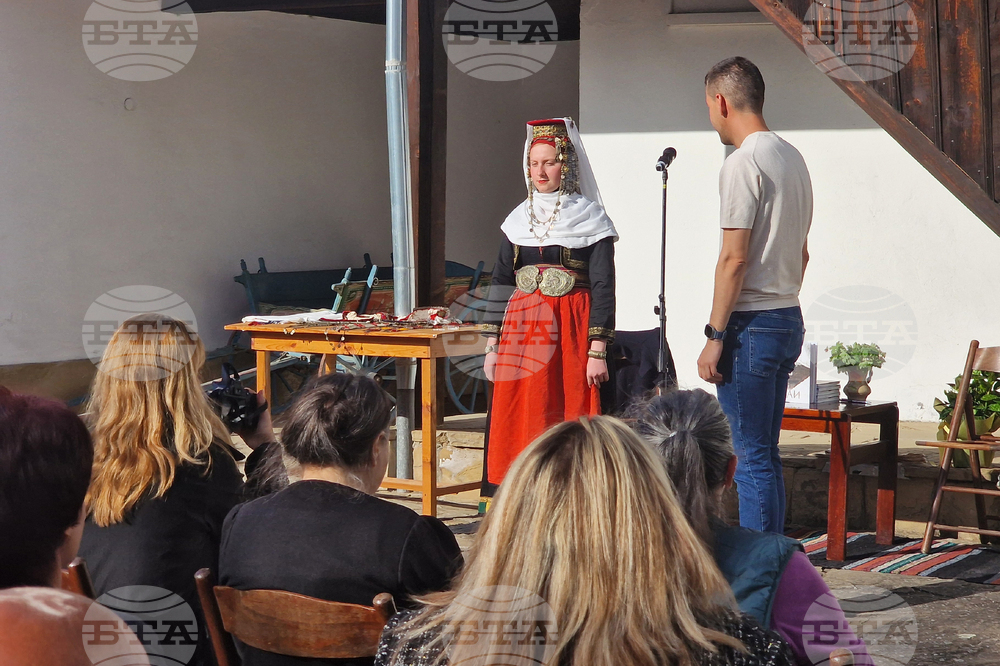 Разград - етнолог - книга - демонстрация