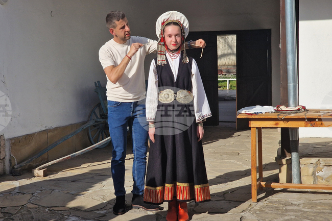 Разград - етнолог - книга - демонстрация