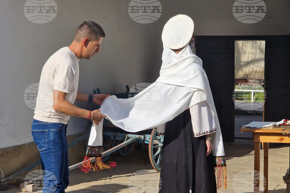 Разград - етнолог - книга - демонстрация