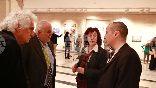 Стилът на Антони Георгиев мога да нарека естетика на паметта, каза доц. Георги Лозанов при откриването на фотоизложбата „Споделена памет“