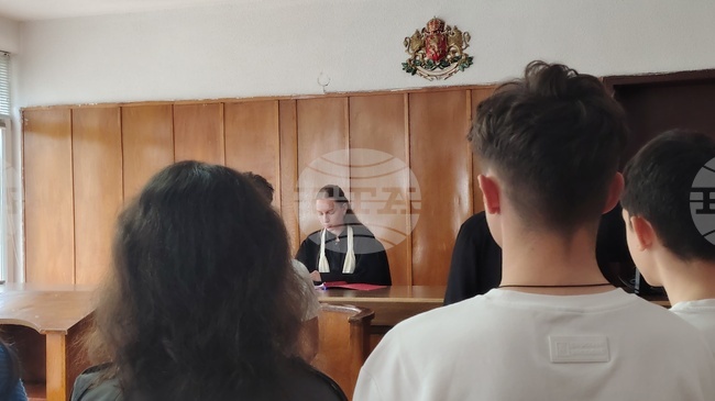 Окръжният съд в Монтана отбеляза Деня на Конституцията със симулативен съдебен процес с ученици