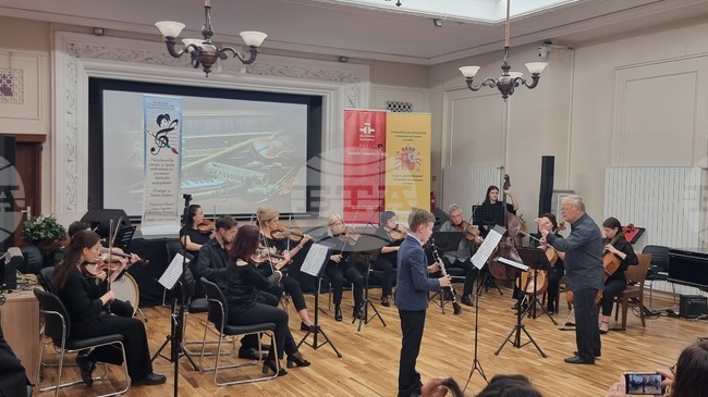 Юбилейното двадесето издание на Международния конкурс за млади изпълнители на класически музикални инструменти бе открито в Перник