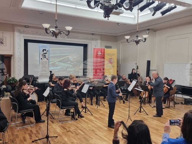 Юбилейното двадесето издание на Международния конкурс за млади изпълнители на класически музикални инструменти бе открито в Перник