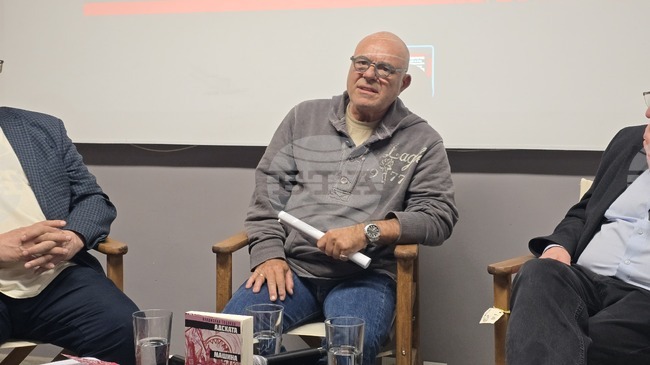 За мен написването на „Адската машина на щастието“ беше анархистичен акт“, каза авторът на романа Владислав Тодоров