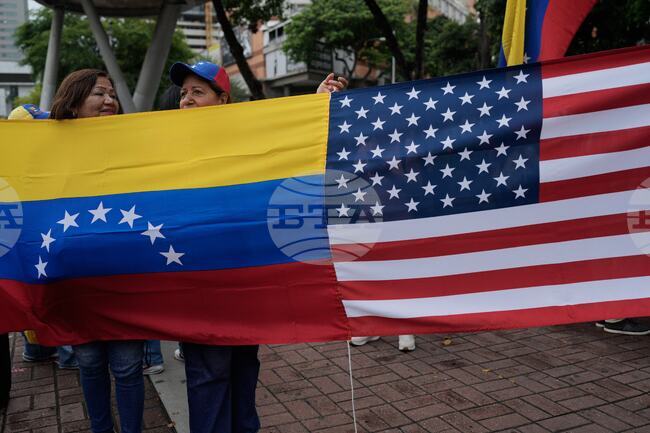 Синдикалисти и работници протестираха пред посолството на САЩ във Венецуела с искане за нови избори и увеличение на заплатите