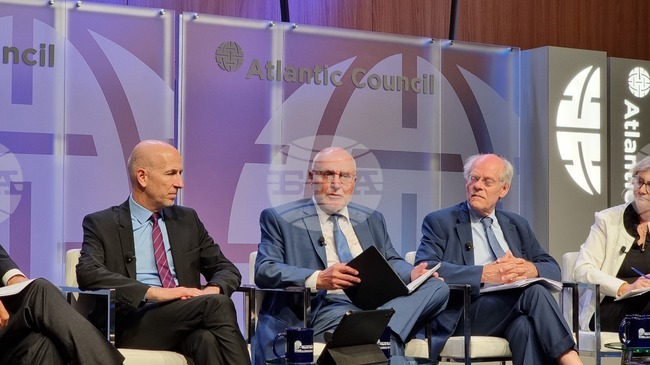 Дисциплина, подготовка и доверие бяха трите основни фактора за успешното приемане на еврото в България, заяви управителят на БНБ Димитър Радев във Вашингтон