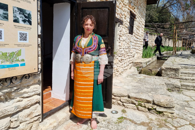 Възстановена шивалня в „Двореца“ в Балчик представя възродени техники за изработка на носии, златен филигран и копринени тъкани