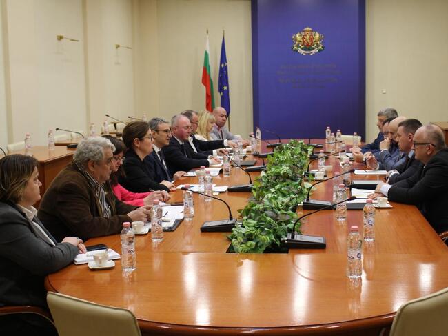 Energy Minister Discusses Grid Balance, Security and Stable Conditions for End Consumers with State-Owned Energy Firms, Regulator