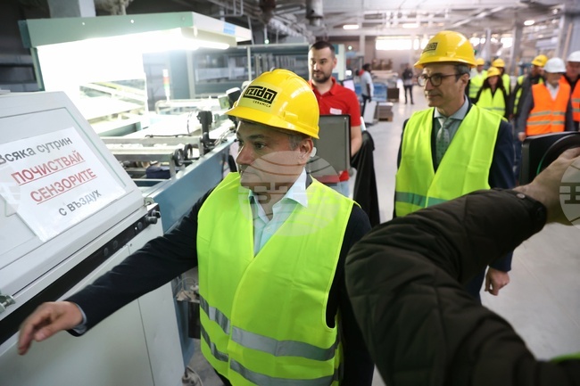 За България няма опасност от недостиг на керосин и дизел, каза служебният министър Трайчо Трайков 