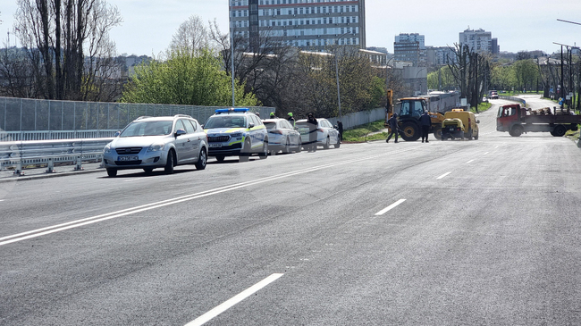 След 15-месечен ремонт надлезът при западния вход на Ямбол е отворен за движение