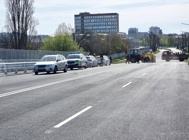 След 15-месечен ремонт надлезът при западния вход на Ямбол е отворен за движение