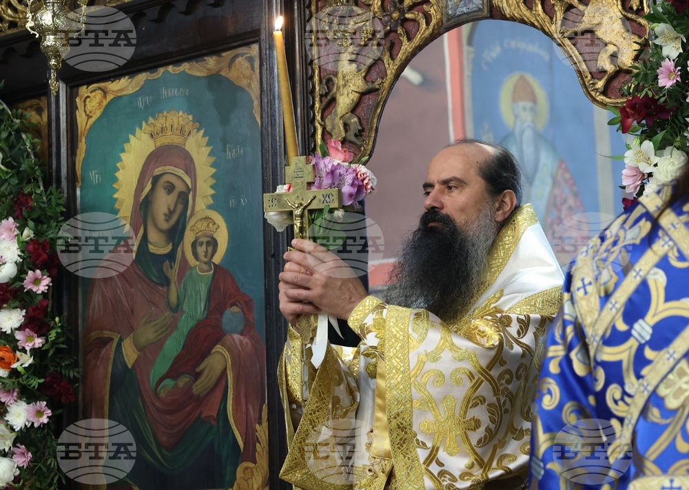 Храм „Св. Богородица - Живоприемни източник“ - Патриарх Даниил - литургия