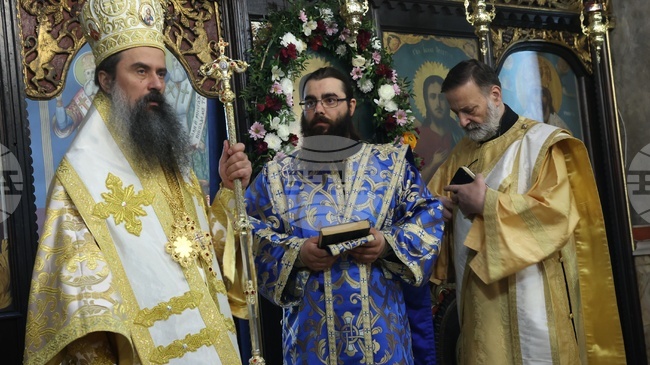 Патриарх Даниил отслужи света литургия в храма „Св. Богородица - Живоприемни източник“, който отбелязва своя храмов празник