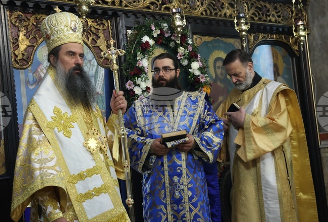 Патриарх Даниил отслужи света литургия в храма „Св. Богородица - Живоприемни източник“, който отбелязва своя храмов празник