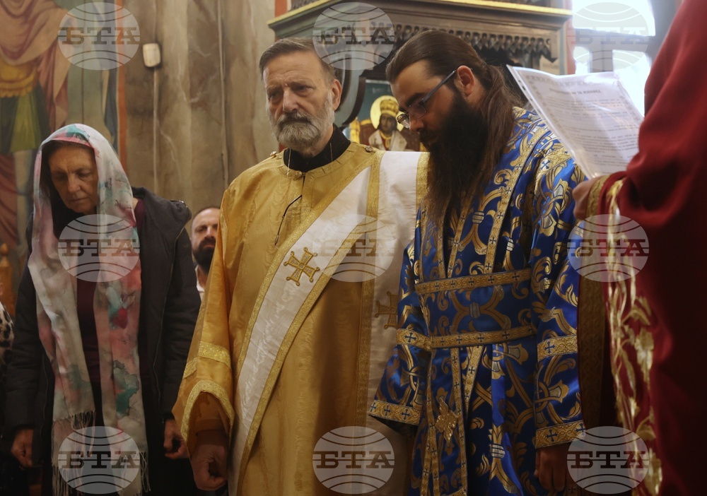 Храм „Св. Богородица - Живоприемни източник“ - литургия