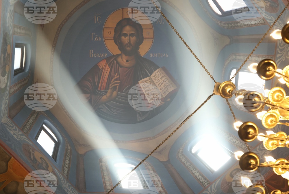 Храм „Св. Богородица - Живоприемни източник“ - литургия