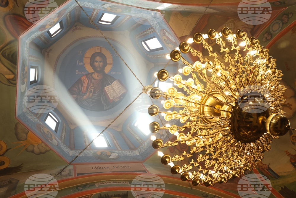 Храм „Св. Богородица - Живоприемни източник“ - литургия