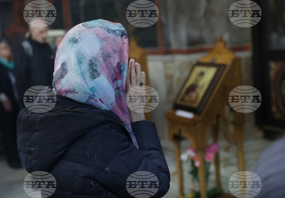 Храм „Св. Богородица - Живоприемни източник“ - литургия